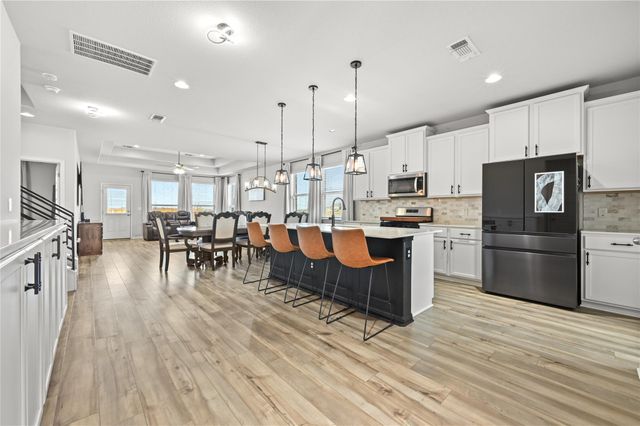 207 Dogvane CIR W, Kyle, TX 78640