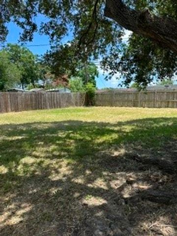 5805 Shamrock Dr, Corpus Christi, TX 78412