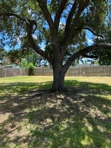 5805 Shamrock Dr, Corpus Christi, TX 78412