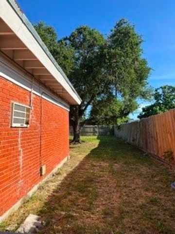 5805 Shamrock Dr, Corpus Christi, TX 78412