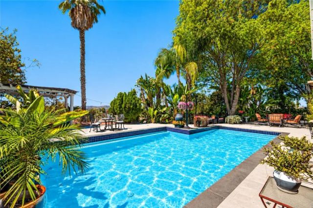4537 Ellenita Avenue, Tarzana, CA 91356