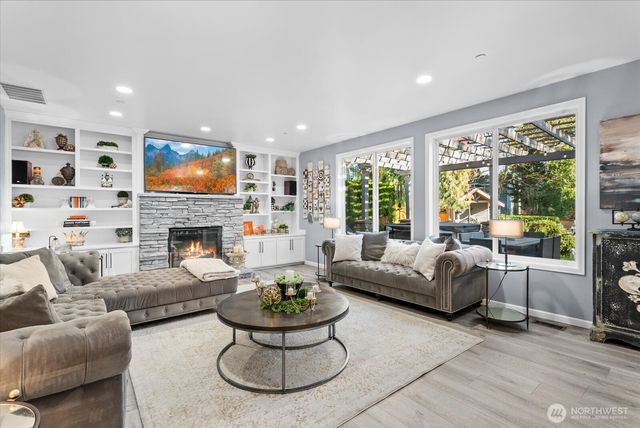 8907 NE 152nd Place, Bothell, WA 98011