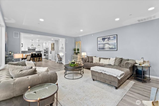 8907 NE 152nd Place, Bothell, WA 98011