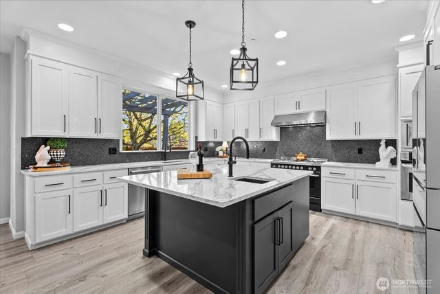 8907 NE 152nd Place, Bothell, WA 98011