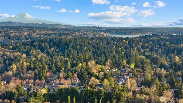 8907 NE 152nd Place, Bothell, WA 98011