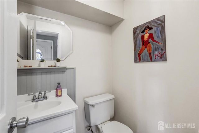 19 W Byrnes Lane, Sayreville, NJ 08872