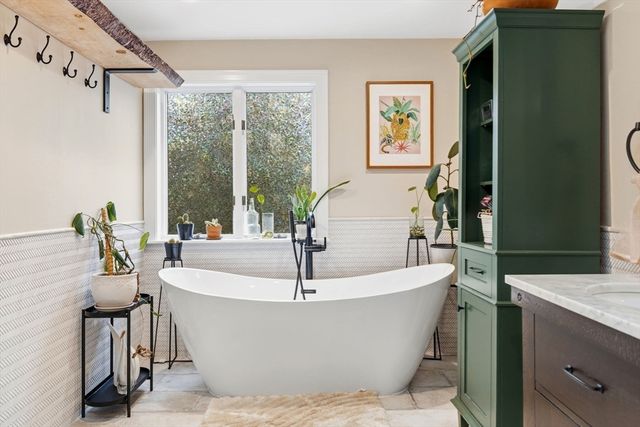 25 Clearwater Rd, Brookline, MA 02467