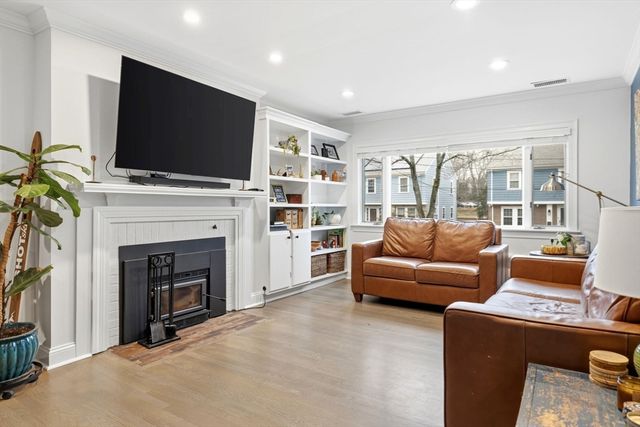 25 Clearwater Rd, Brookline, MA 02467