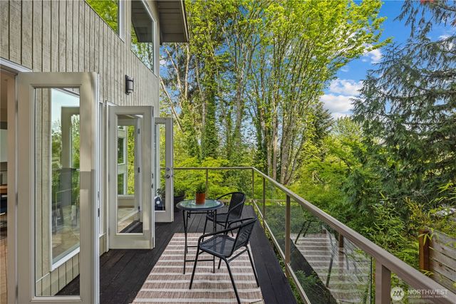 4290 Shoreclub Drive, Mercer Island, WA 98040