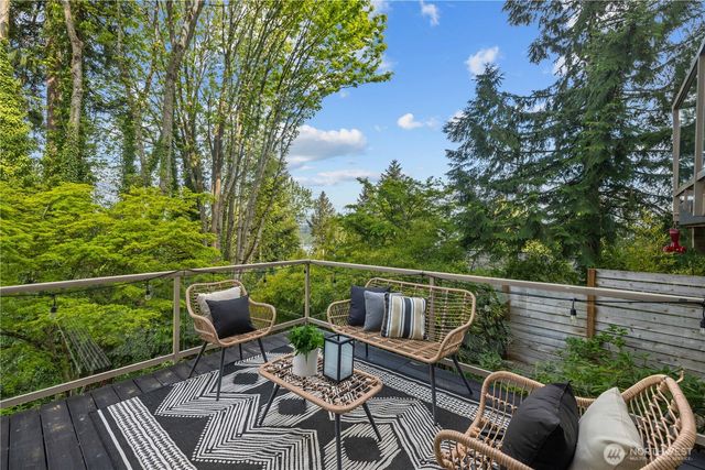 4290 Shoreclub Drive, Mercer Island, WA 98040