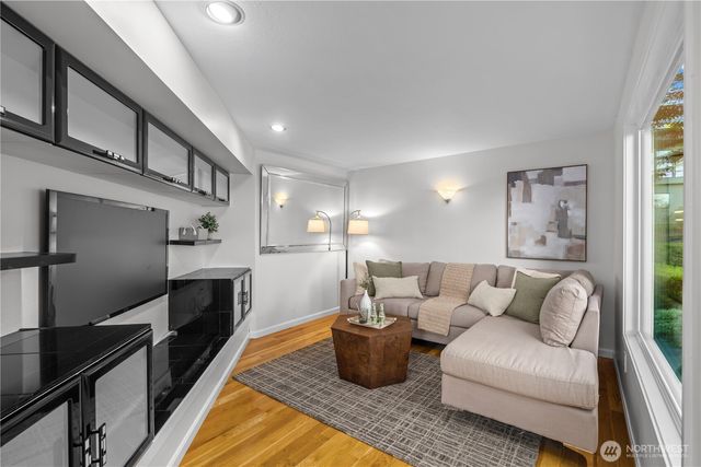 4290 Shoreclub Drive, Mercer Island, WA 98040