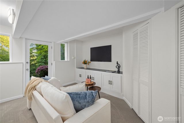 4290 Shoreclub Drive, Mercer Island, WA 98040