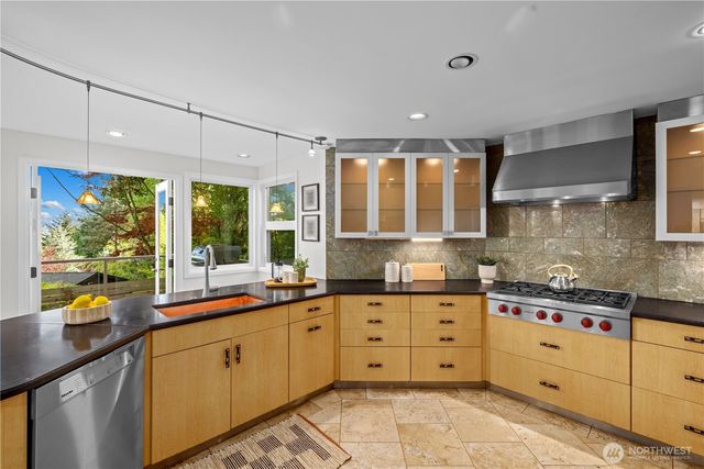 4290 Shoreclub Drive, Mercer Island, WA 98040