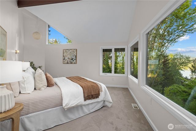4290 Shoreclub Drive, Mercer Island, WA 98040