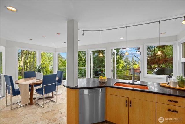 4290 Shoreclub Drive, Mercer Island, WA 98040
