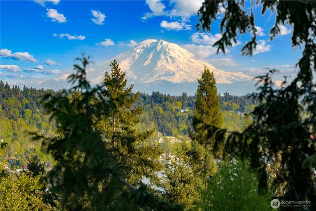 4290 Shoreclub Drive, Mercer Island, WA 98040