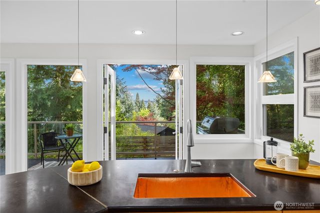 4290 Shoreclub Drive, Mercer Island, WA 98040