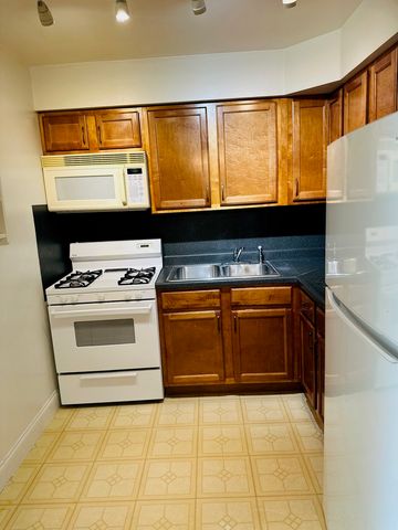 6300 W Irving Park Road 202, Chicago, IL 60634