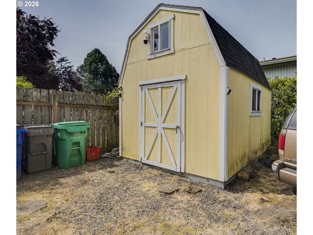 9009 N BRISTOL Ave, Portland, OR 97203