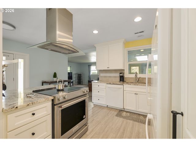 9009 N BRISTOL Ave, Portland, OR 97203