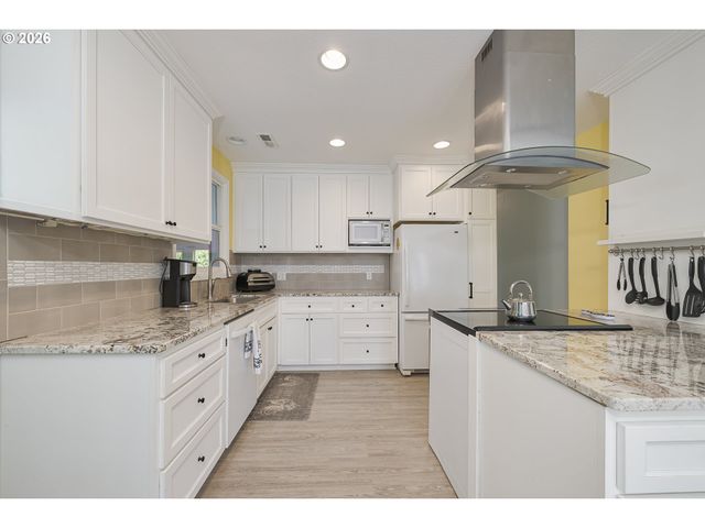 9009 N BRISTOL Ave, Portland, OR 97203