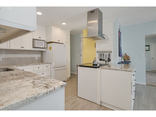 9009 N BRISTOL Ave, Portland, OR 97203