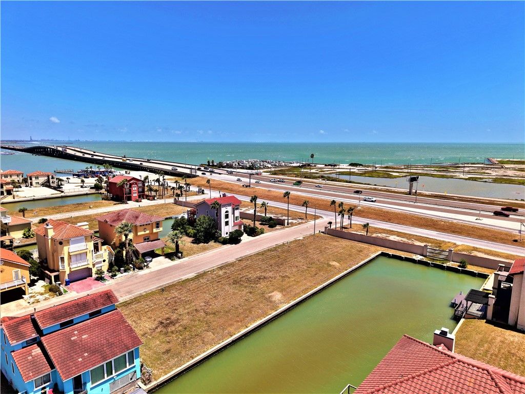 717 Imperial Harbor, Corpus Christi, TX 78402 — photo 2