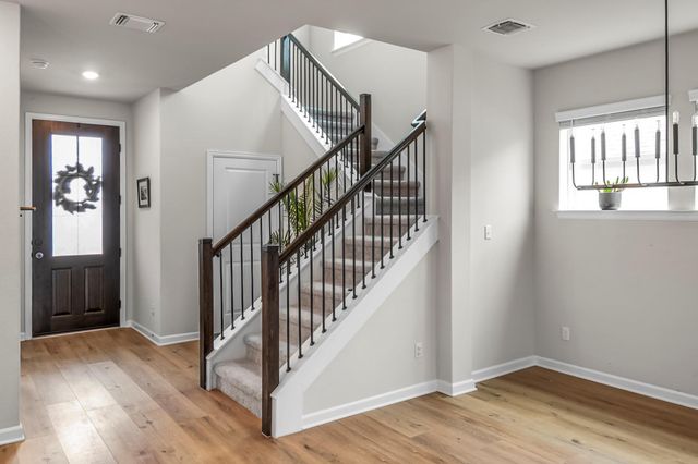 166 Twistleaf DR, Buda, TX 78610