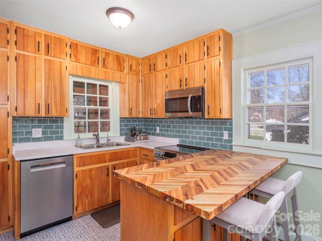 20 Zemery Lane, Waynesville, NC 28786