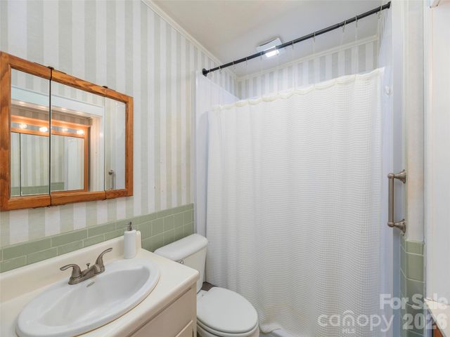 20 Zemery Lane, Waynesville, NC 28786