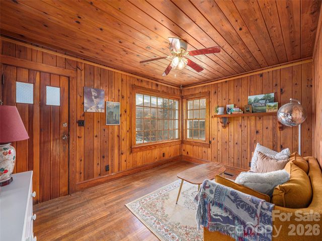 20 Zemery Lane, Waynesville, NC 28786