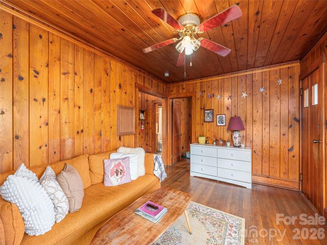 20 Zemery Lane, Waynesville, NC 28786