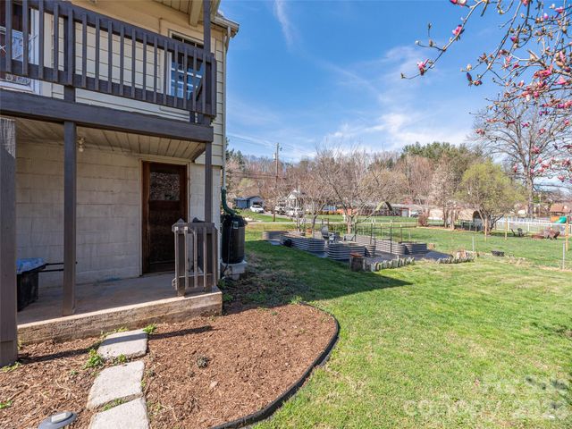 20 Zemery Lane, Waynesville, NC 28786
