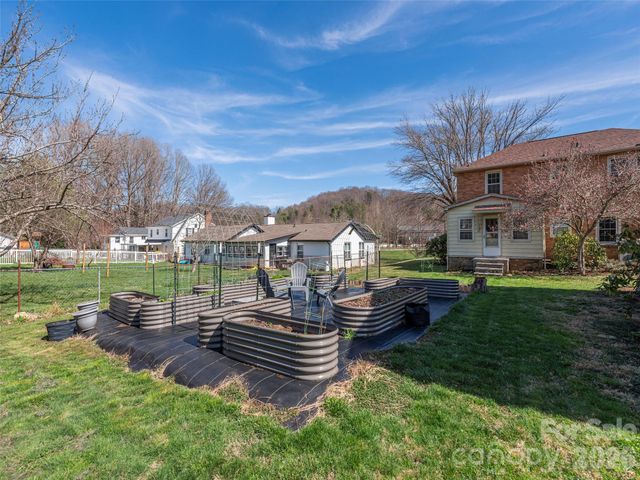 20 Zemery Lane, Waynesville, NC 28786