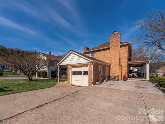 20 Zemery Lane, Waynesville, NC 28786