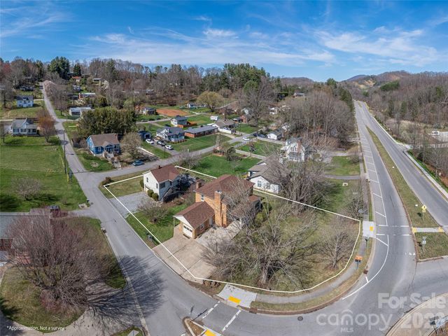 20 Zemery Lane, Waynesville, NC 28786