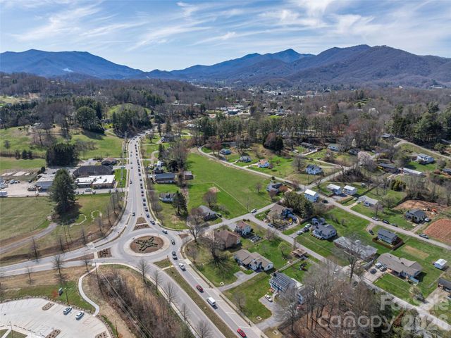 20 Zemery Lane, Waynesville, NC 28786