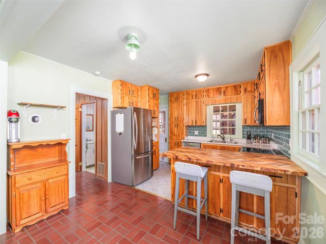20 Zemery Lane, Waynesville, NC 28786