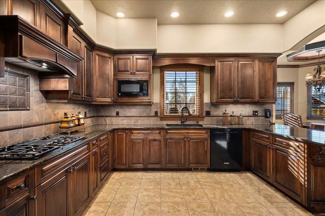2104 E Cherrytree Ln, Spokane, WA 99203