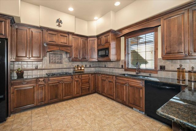 2104 E Cherrytree Ln, Spokane, WA 99203