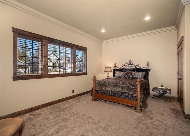 2104 E Cherrytree Ln, Spokane, WA 99203
