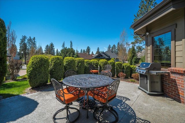 2104 E Cherrytree Ln, Spokane, WA 99203