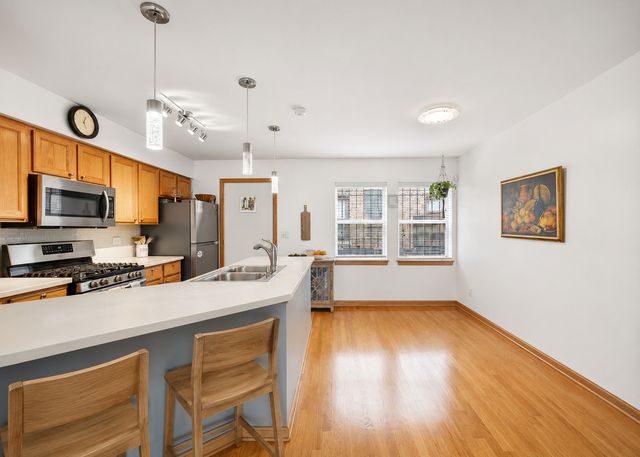 1009 E 61st Street, Chicago, IL 60637
