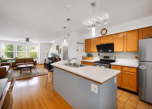 1009 E 61st Street, Chicago, IL 60637