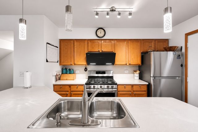 1009 E 61st Street, Chicago, IL 60637