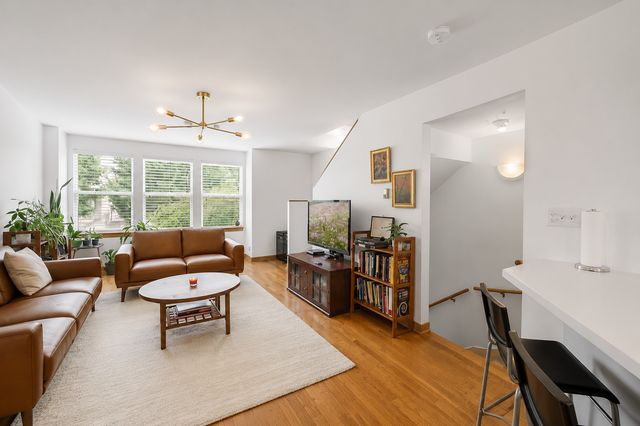 1009 E 61st Street, Chicago, IL 60637