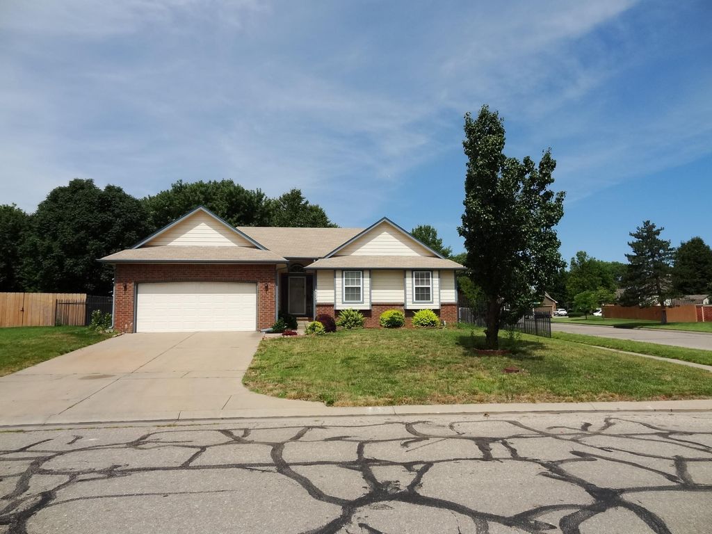 10433 W UNIVERSITY CT., Wichita, KS 67209