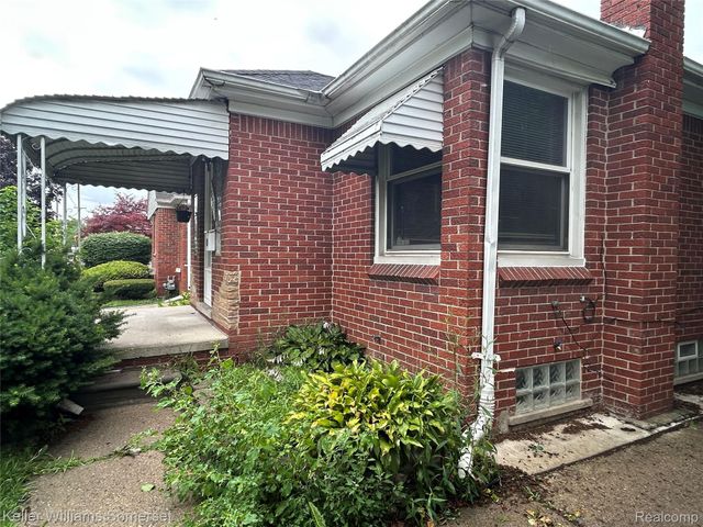 18573 Elkhart Street, Harper Woods, MI 48225