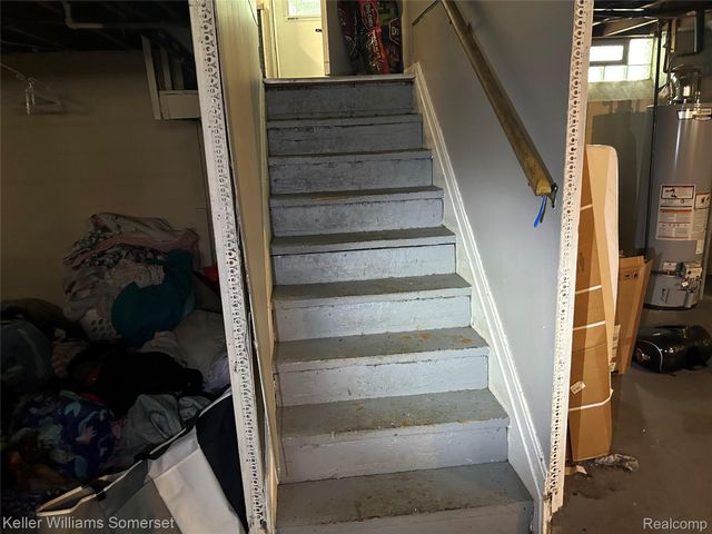 18573 Elkhart Street, Harper Woods, MI 48225