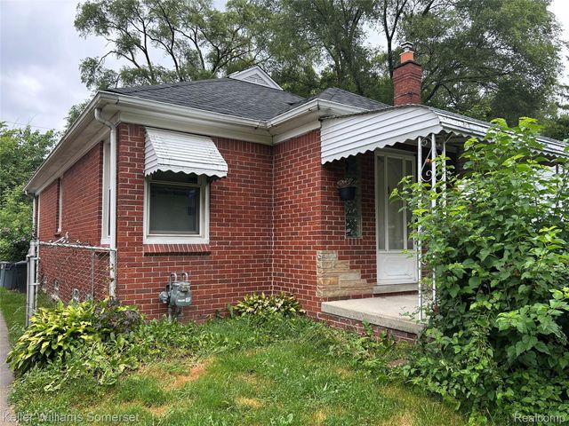 18573 Elkhart Street, Harper Woods, MI 48225